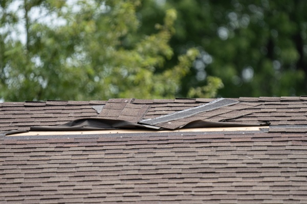 Roof damage - BB Roofing Kansas City Nebraska Iowa