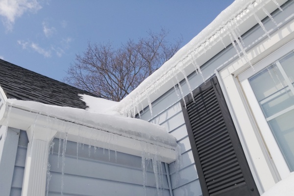 Ice Damming - BBRoofing.com - Roof Damage Nebraska, Kansas, Iowa